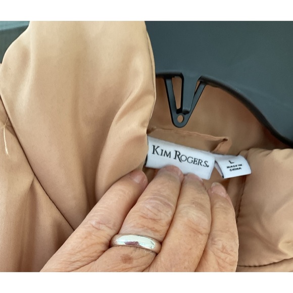 Women’s Kim Rogers tan puffer Vest size Large top zip excellent condition - Picture 4 of 13